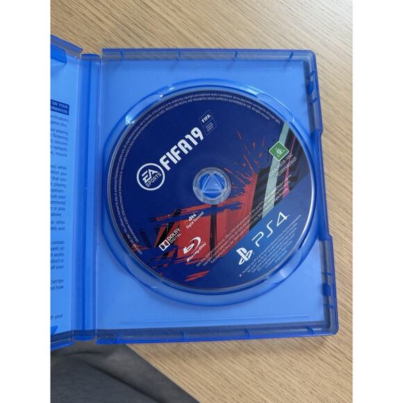 Fifa 19 PS4 Used good working condition. - Picture 3 of 3